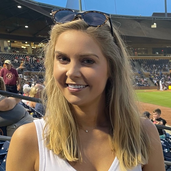 Meet your Posher, Emma - Picture 1 of 1